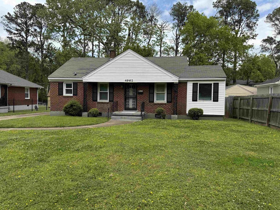 4962 Carnes Ave in Memphis, TN - Building Photo