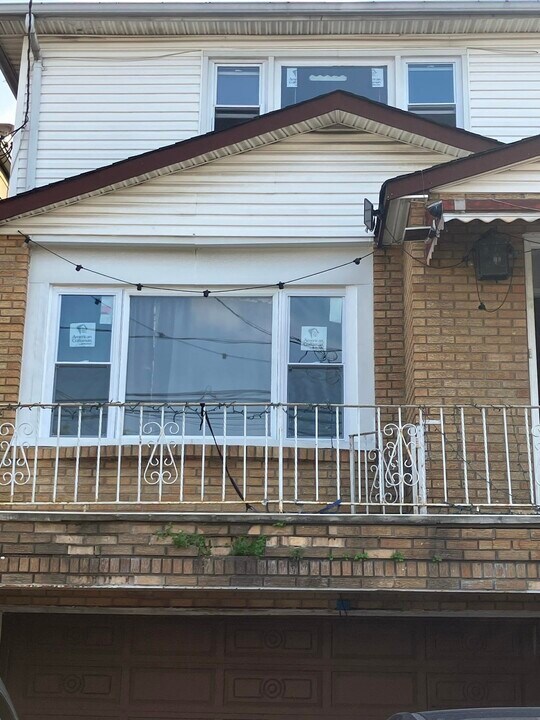 421B Virginia Ave in Jersey City, NJ - Building Photo