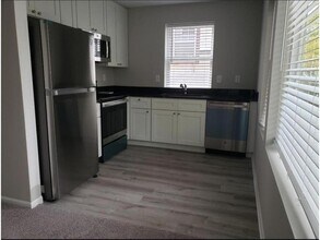 2106 SE Fairmount St in Minneapolis, MN - Building Photo - Building Photo