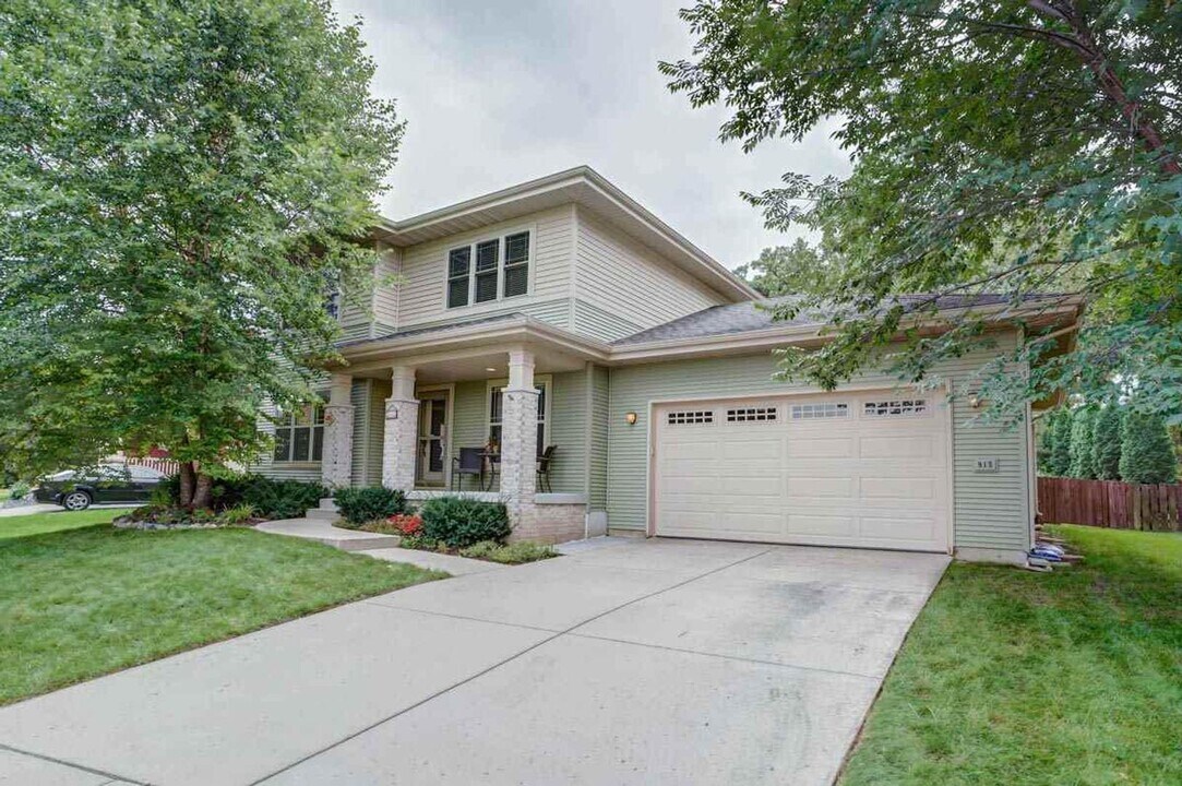 915 South St in Deforest, WI - Building Photo
