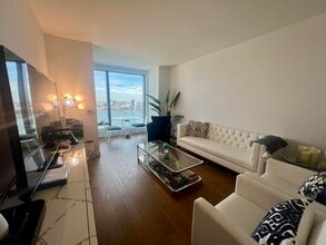 99 Hudson St in Jersey City, NJ - Building Photo - Building Photo