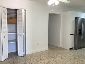 7435 SW 23rd St in Miami, FL - Building Photo - Building Photo