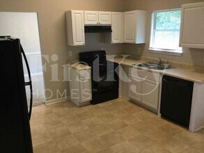 5243 Round Table Dr in Ellenwood, GA - Building Photo - Building Photo