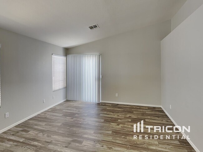 2900 Mt Hope Dr in Las Vegas, NV - Building Photo - Building Photo