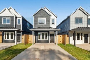 227 S Broadway St in La Porte, TX - Building Photo