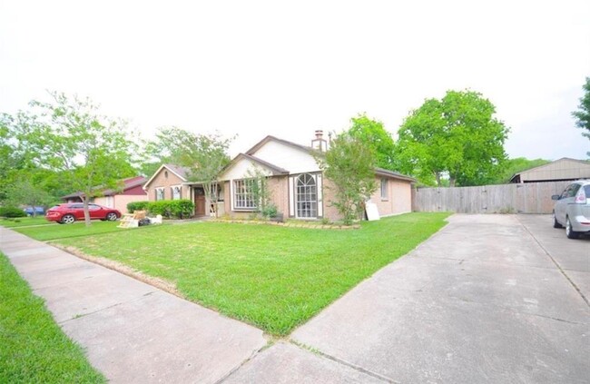3727 Meadow Pl Dr in Houston, TX - Building Photo - Building Photo