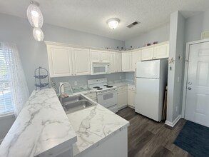 2040 Cross Gate Blvd in Myrtle Beach, SC - Building Photo - Building Photo