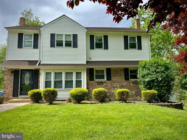 99 Ivy Ave in Moorestown, NJ - Foto de edificio - Building Photo