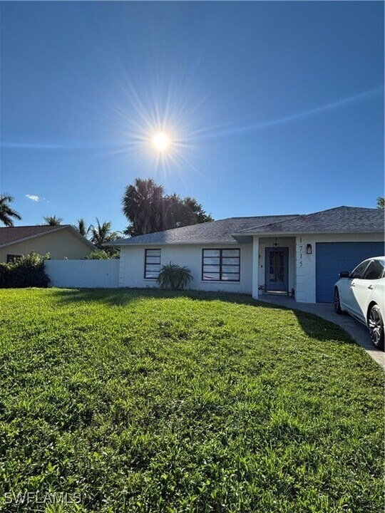 1715 50th Terrace SW in Naples, FL - Building Photo