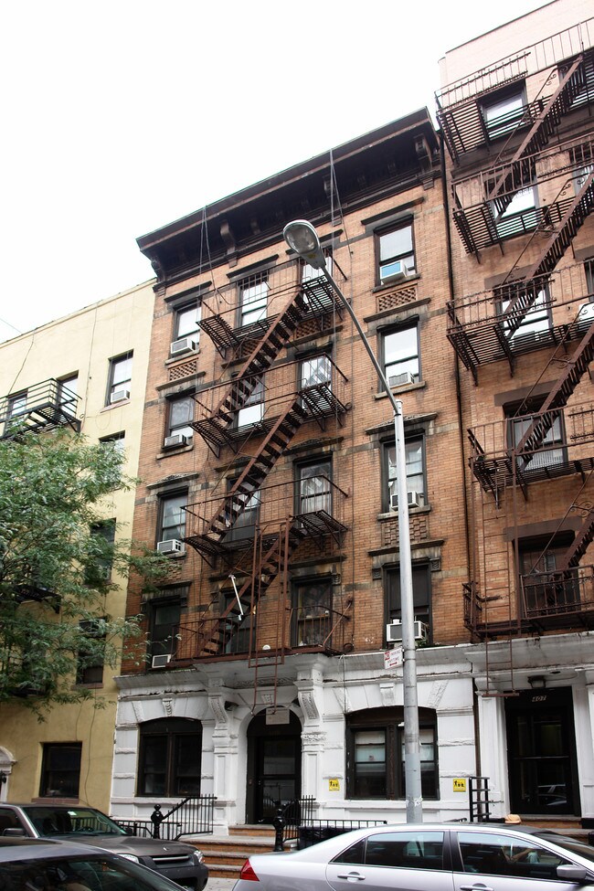 409 W 52nd St in New York, NY - Foto de edificio - Building Photo