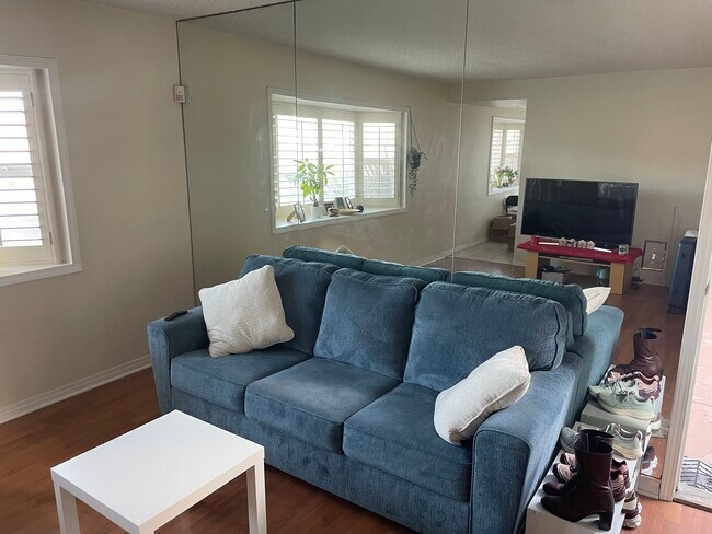 3970 Ingraham St in San Diego, CA - Building Photo - Building Photo