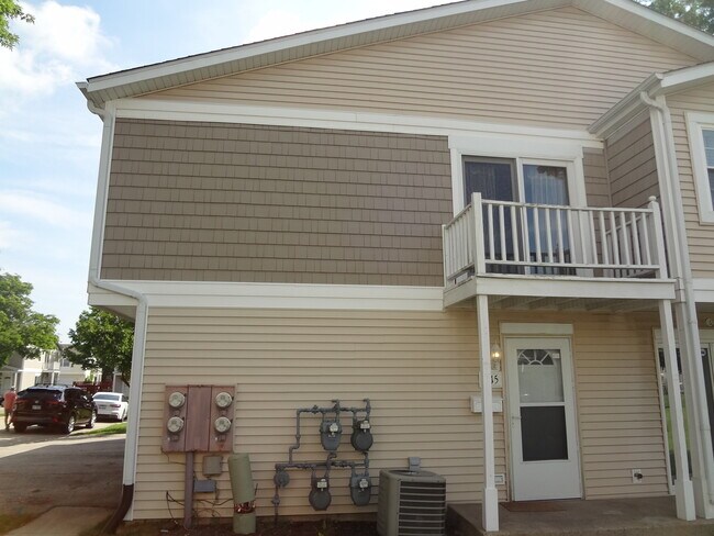 1315 Exeter Ct in Wheeling, IL - Building Photo - Building Photo