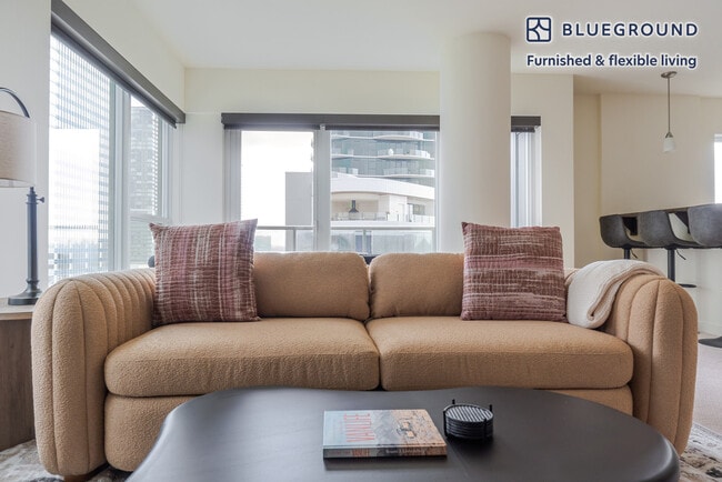 10301 NE 10th St in Bellevue, WA - Building Photo - Building Photo