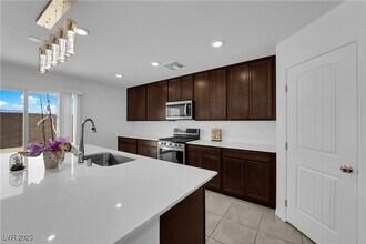 8753 Vermont Vis St in Las Vegas, NV - Building Photo - Building Photo