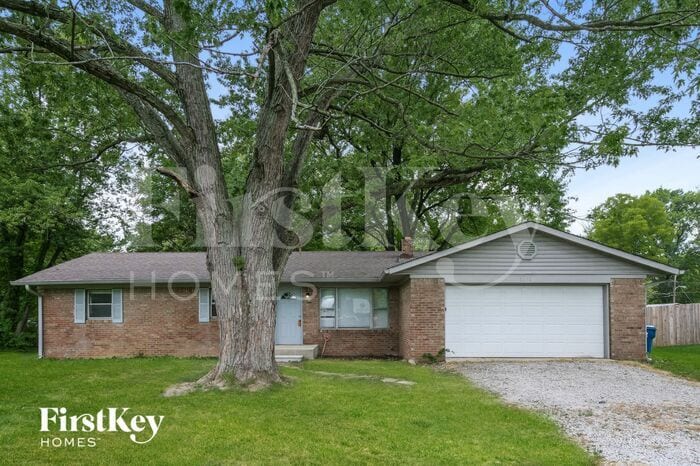 8074 Hague Rd in Indianapolis, IN - Building Photo