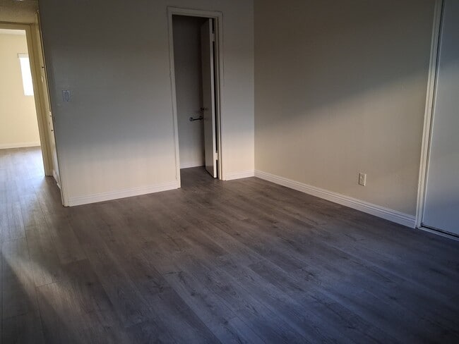 8560 E Artesia Blvd, Unit 3 in Bellflower, CA - Foto de edificio - Building Photo