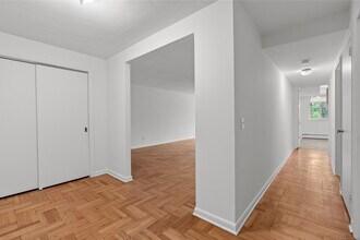 30 Outlook Ave in West Hartford, CT - Building Photo - Building Photo