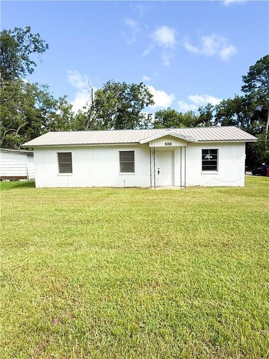 526 Ware St in Blackshear, GA - Building Photo