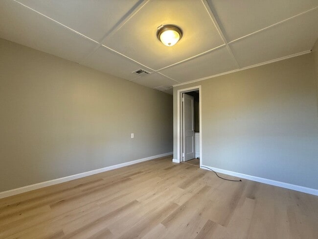 12102 Belair Rd in Kingsville, MD - Foto de edificio - Building Photo