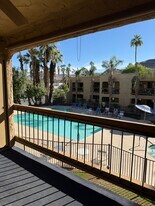 5300 E Waverly Dr, Unit J14 in Palm Springs, CA - Building Photo