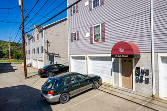 82 Unit Student Portfolio in California, PA - Foto de edificio - Building Photo