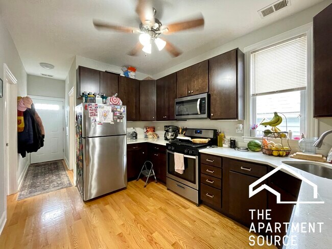 3611 W Wolfram St, Unit 3F in Chicago, IL - Building Photo - Building Photo