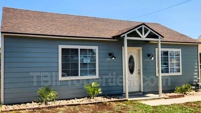 934 N Florence Ave in Colton, CA - Foto de edificio - Building Photo