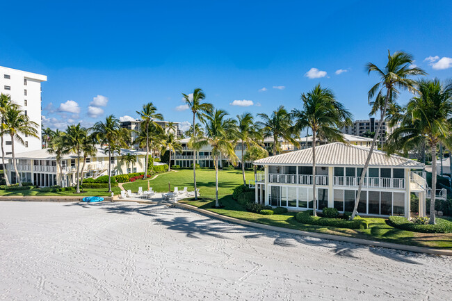 Chateau of Naples in Naples, FL - Building Photo - Building Photo