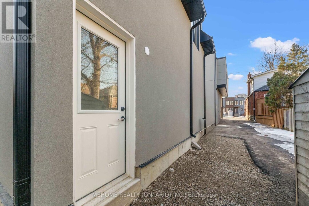 46 William St in Toronto, ON - Building Photo