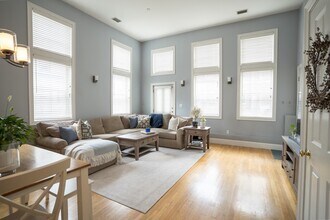 352 W 3rd St in Boston, MA - Building Photo - Building Photo