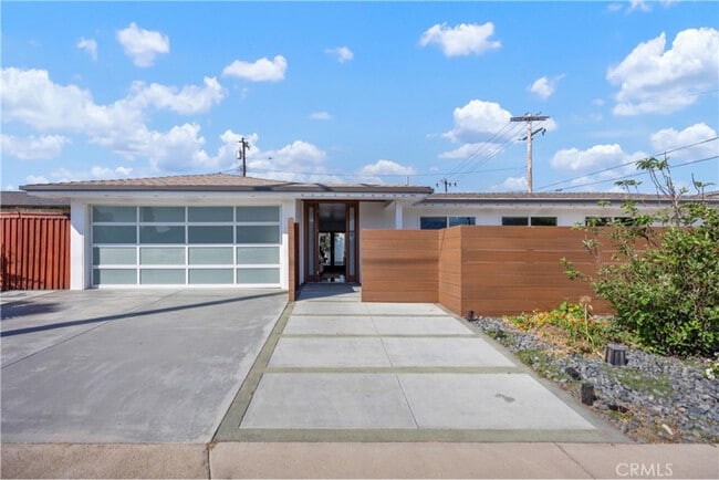 496 E 16th St in Costa Mesa, CA - Building Photo - Building Photo