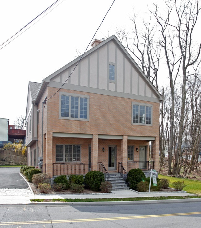 13-15 Harrison Blvd in West Harrison, NY - Building Photo - Primary Photo