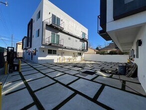 1301 E 27th St in Los Angeles, CA - Building Photo - Building Photo