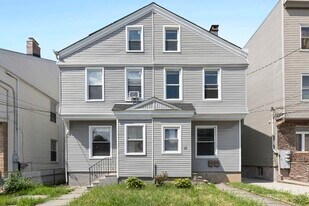 18 Howard Pl in Jersey City, NJ - Building Photo