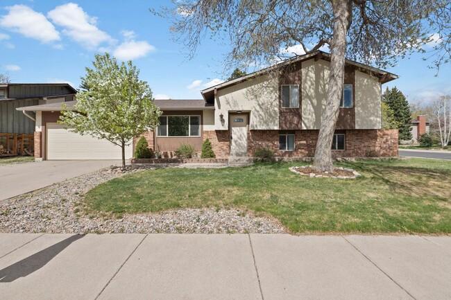 property at 3918 Midsummer Ln S