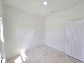 2502 28th St SW in Lehigh Acres, FL - Building Photo - Building Photo
