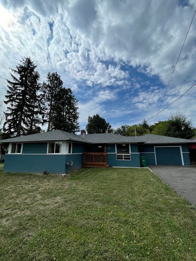 property at 1934 Homedale Rd