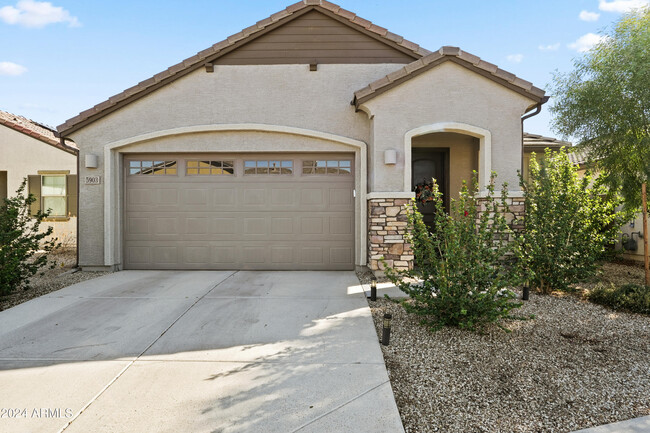 5903 N 89th Dr in Glendale, AZ - Foto de edificio - Building Photo