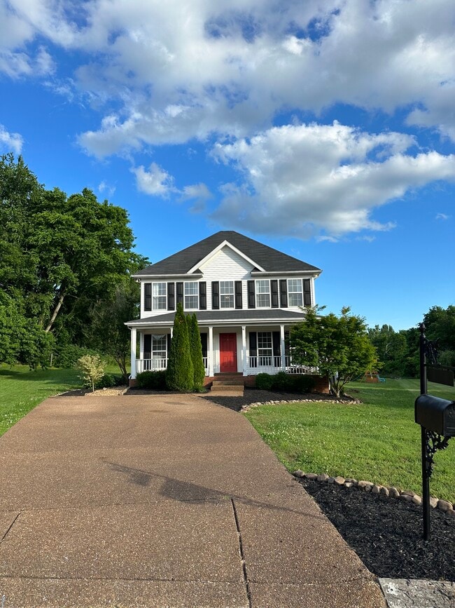 1329 Branchside Ct in Thompson's Station, TN - Building Photo - Building Photo