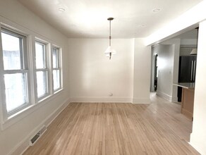 1028 E Meadow Pl in Whitefish Bay, WI - Building Photo - Building Photo