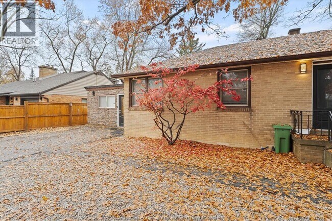 432 Cabana Road W in Windsor, ON - Building Photo - Building Photo