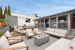 637 Santa Clara Ave in Los Angeles, CA - Building Photo