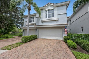 5012 Maxwell Cir in Naples, FL - Building Photo
