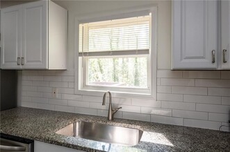 4704 Apache Trail SW in Atlanta, GA - Building Photo - Building Photo