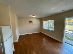 4260 NW 31st Terrace-Unit -5 in Lauderdale Lakes, FL - Building Photo - Building Photo