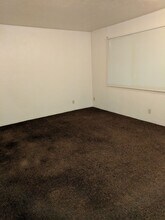 gollc1 in Springfield, OR - Foto de edificio - Interior Photo