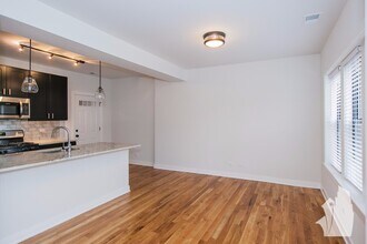 2203 W Eastwood Ave, Unit GDN in Chicago, IL - Building Photo - Building Photo