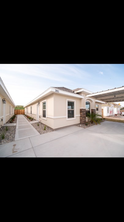 2011 Taft St, Unit Available #3 in Weslaco, TX - Building Photo