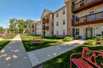 Tall Trees in Tiffin, OH - Foto de edificio - Building Photo