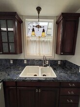 801 E Sheridan St in Newberg, OR - Building Photo - Building Photo